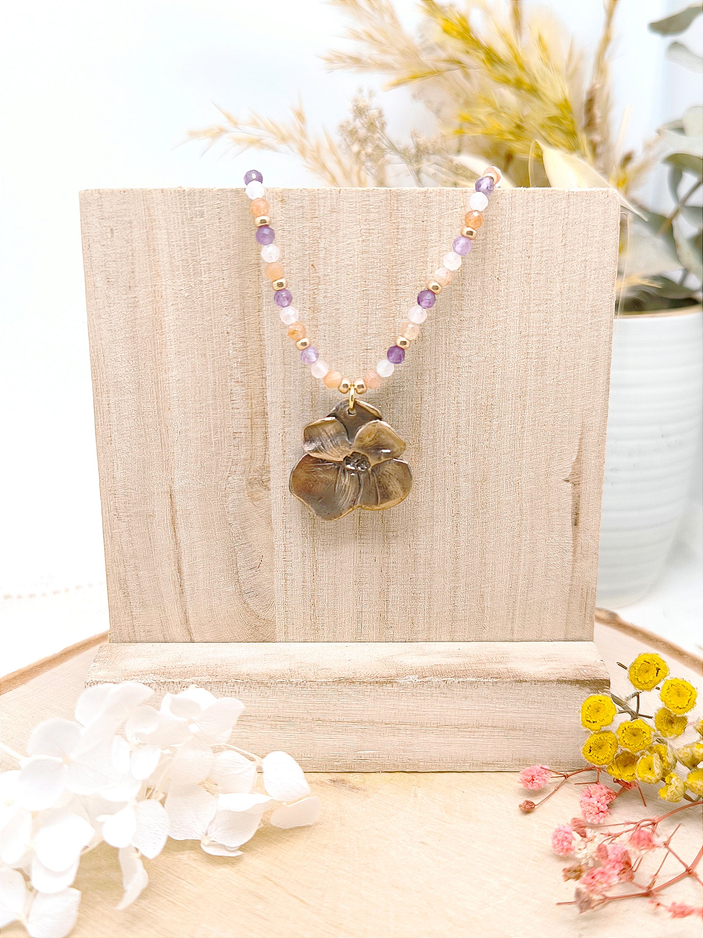 Collier bohème : Fleur de pensée