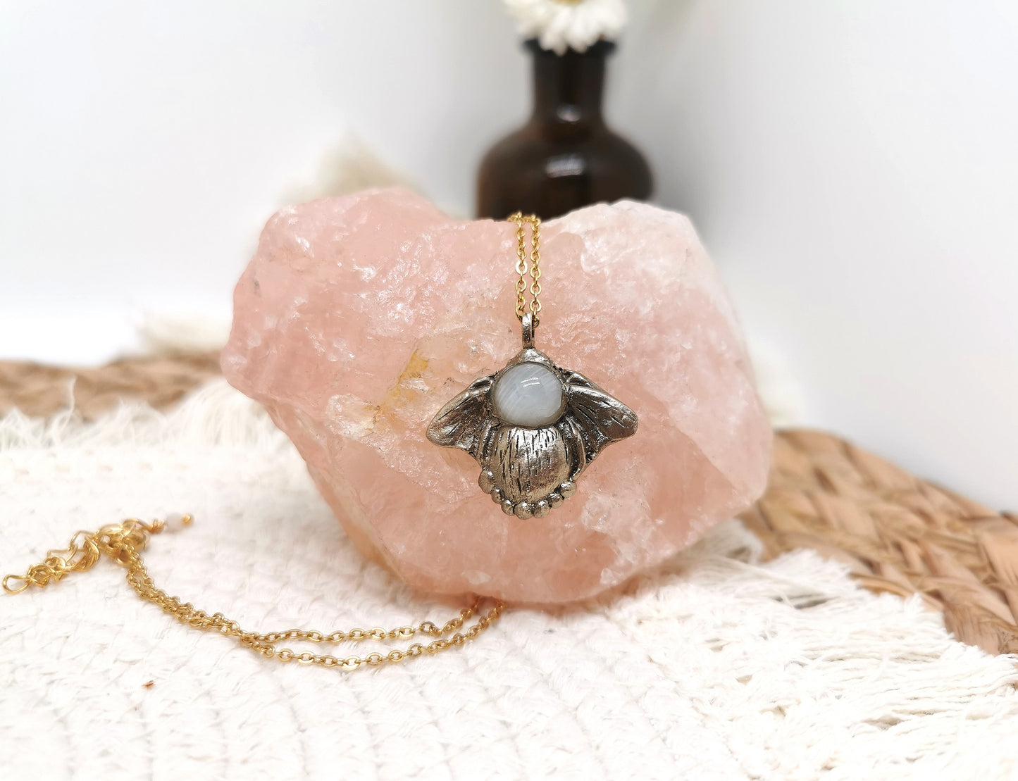 Collier Familier : papillon de nuit en bronze massif