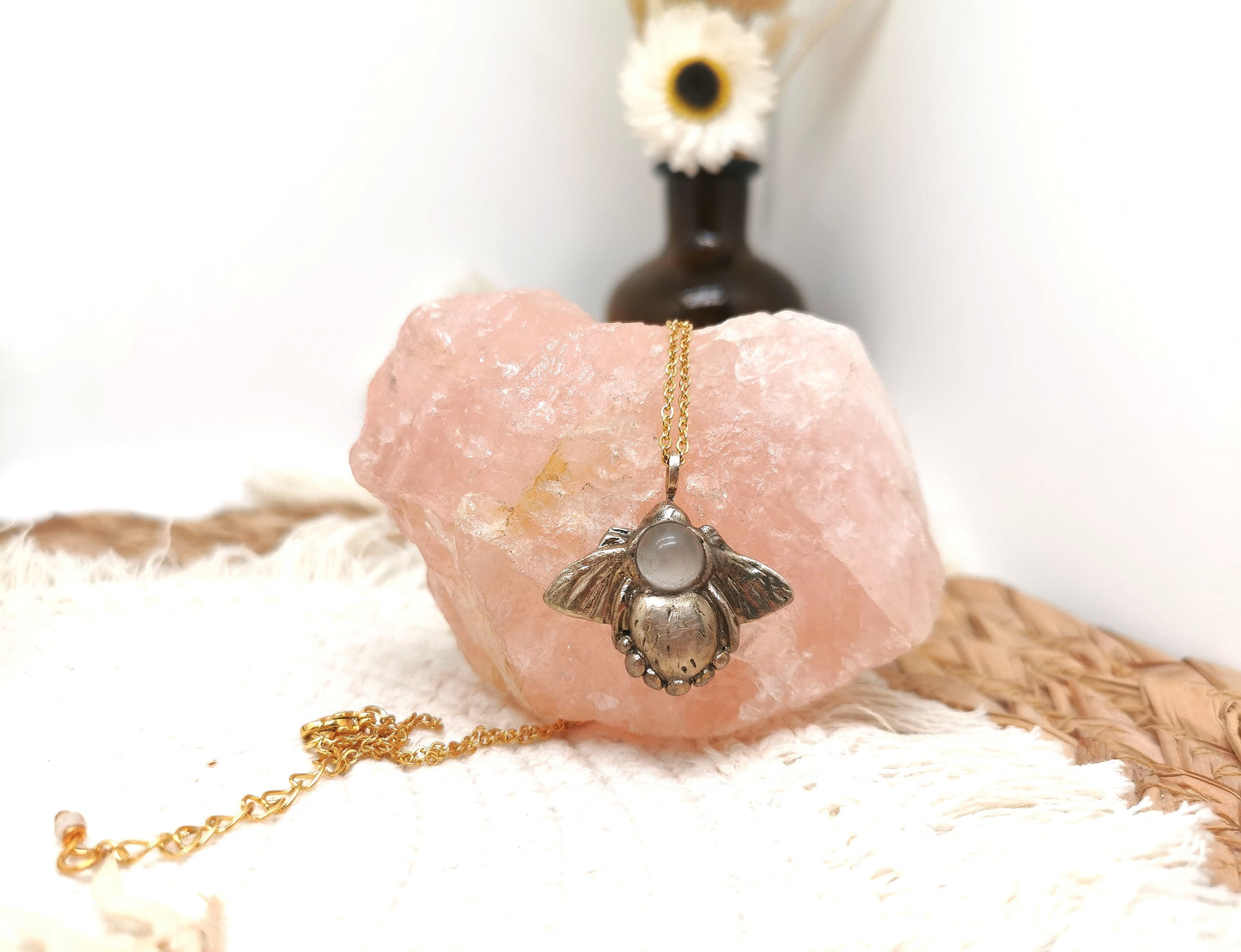 Collier Familier : papillon de nuit en bronze massif
