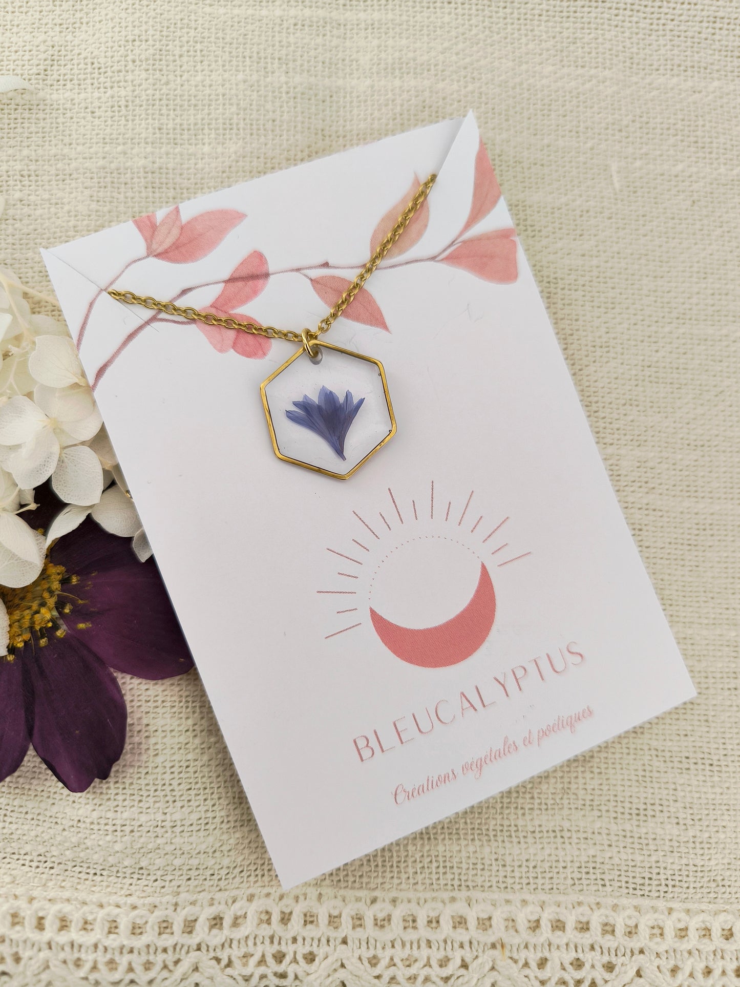 Collier médaillon Hexagone : Bleuet
