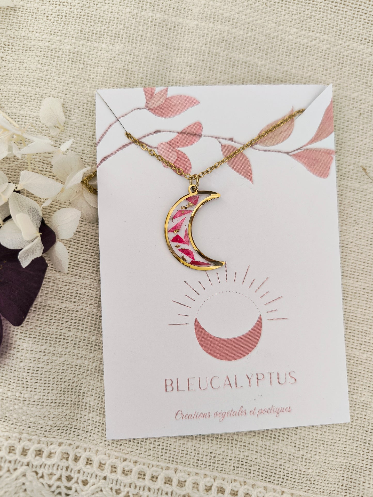 Collier médaillon lune : Mosaïque de rose