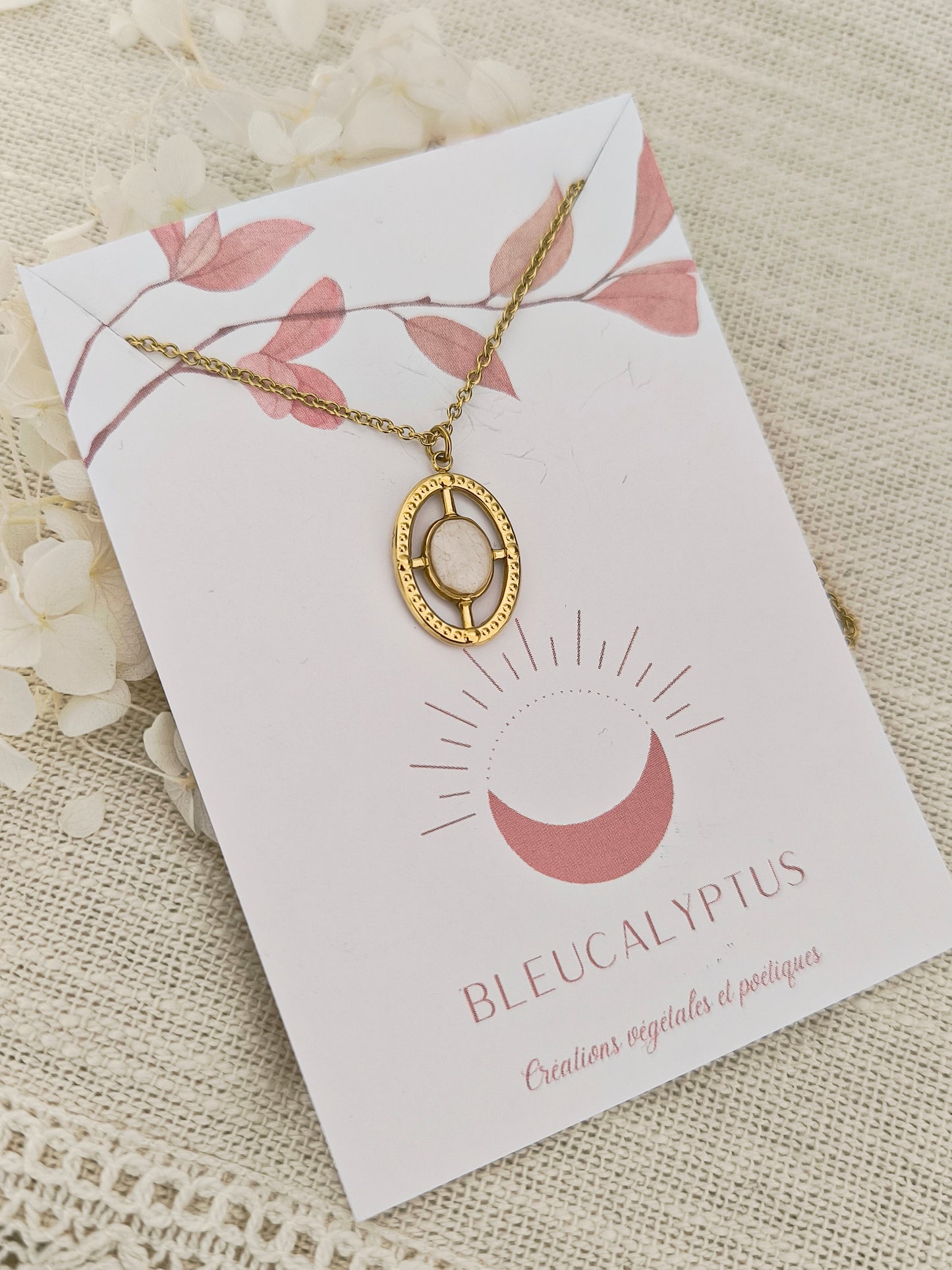 Collier médaillon bohémien : Orchidée