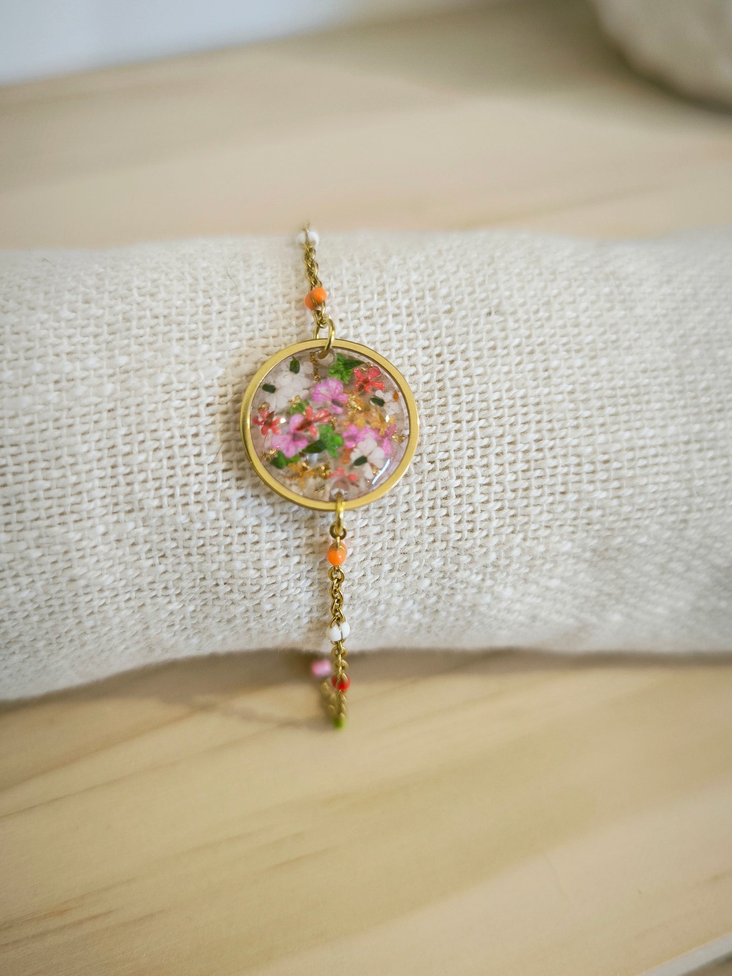 Bracelet médaillon rond : Camaïeu de fleurs