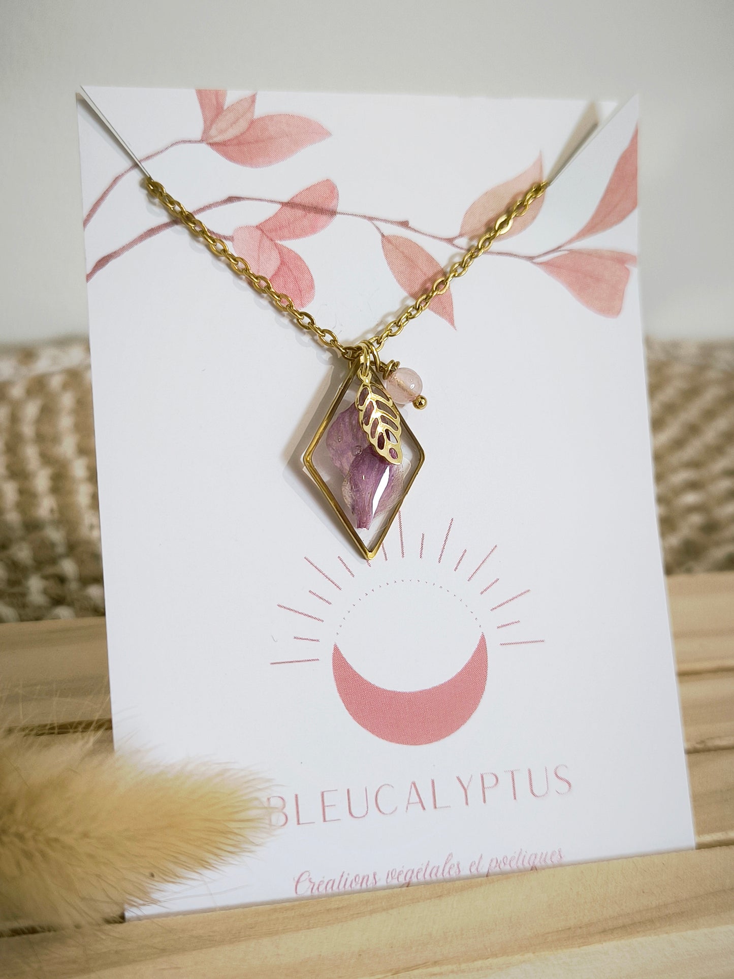 Collier médaillon floral losange : Nigelle