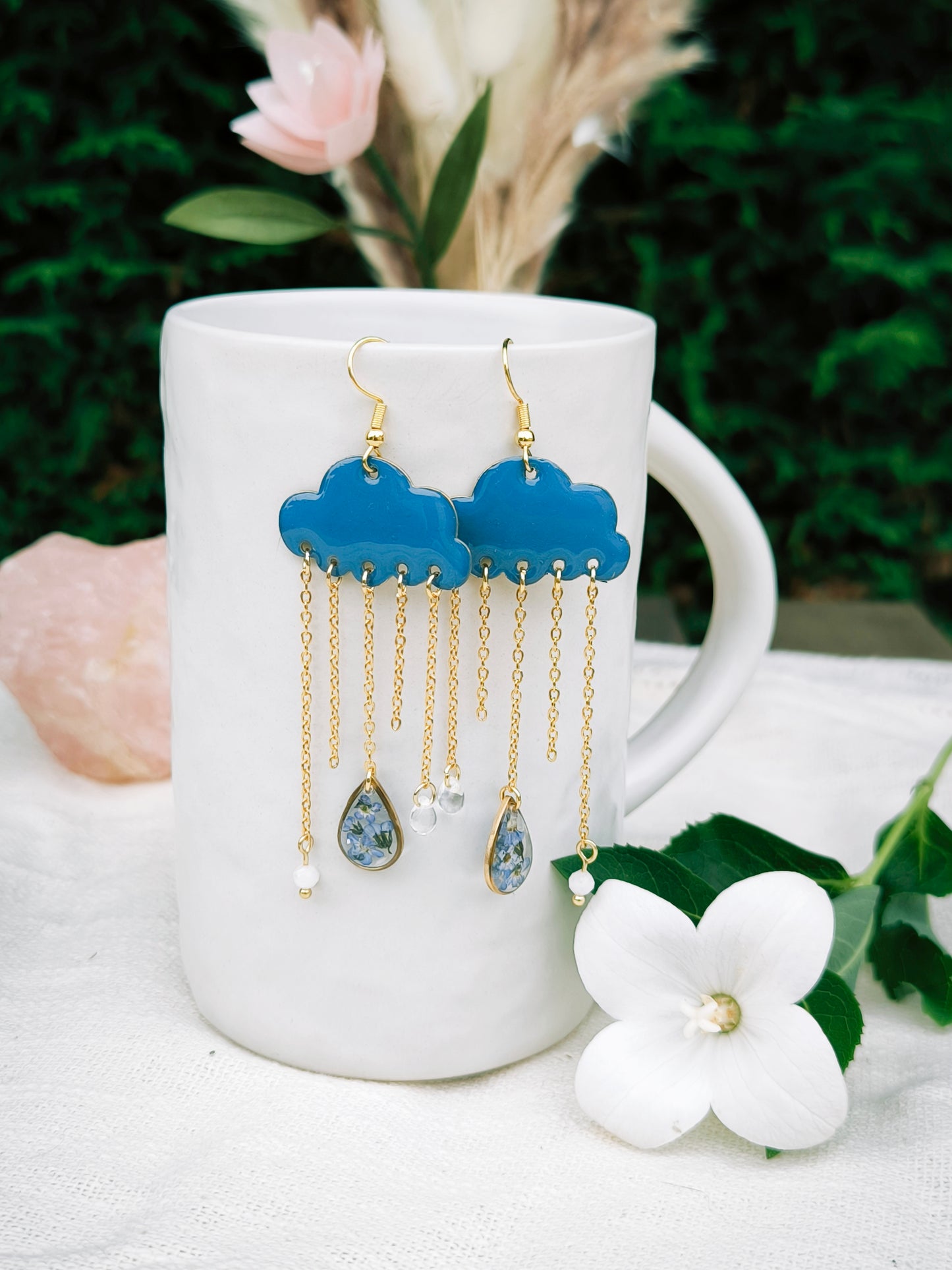 Boucles d'oreilles fleuries résine et émail : Nuage du Nord - Orage