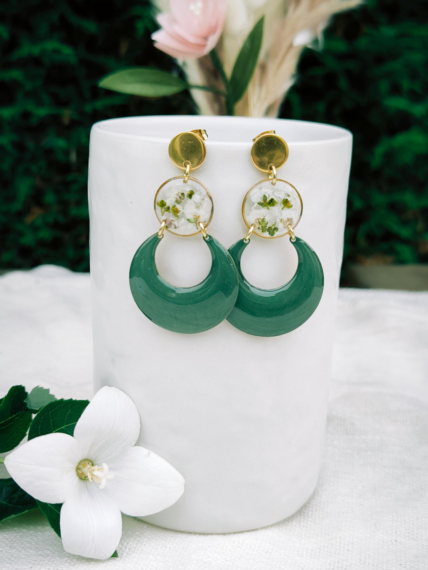 Boucles d'oreilles fleuries résine et émail : Créole verte