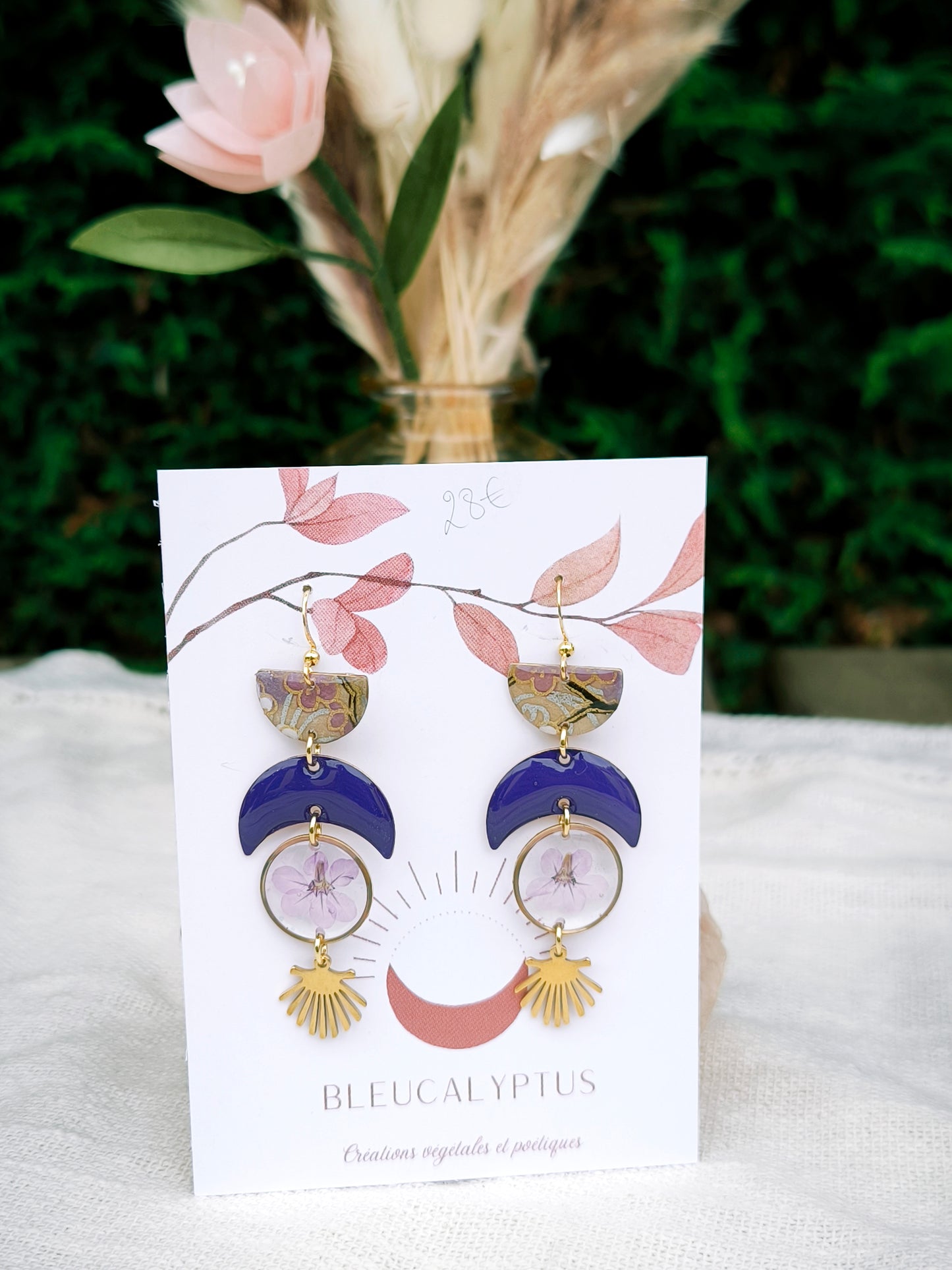 Boucles d'oreilles fleuries résine et émail : Croissant de lune : Violette