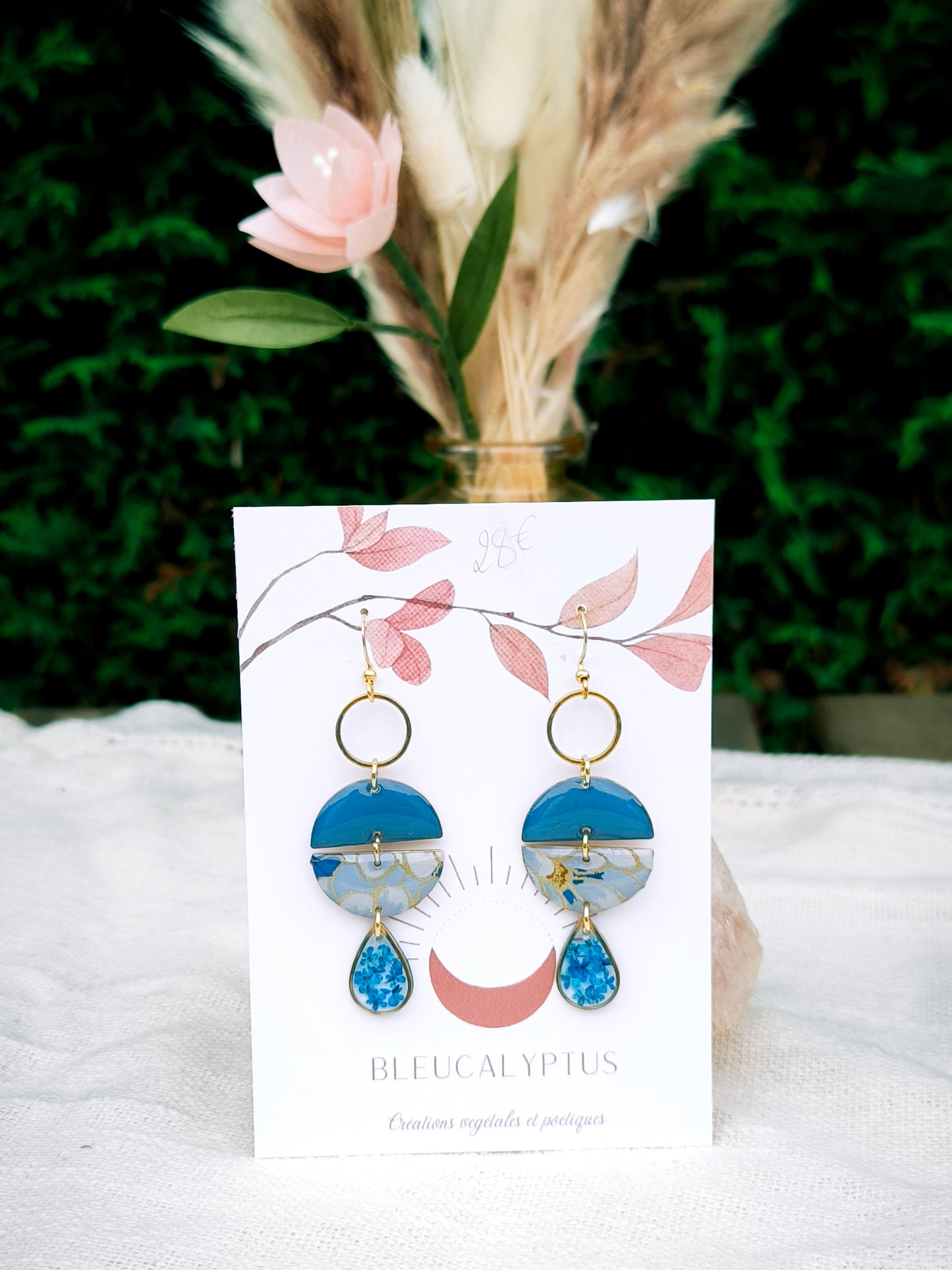 Boucles d'oreilles fleuries résine et émail : Géométrique : bleue