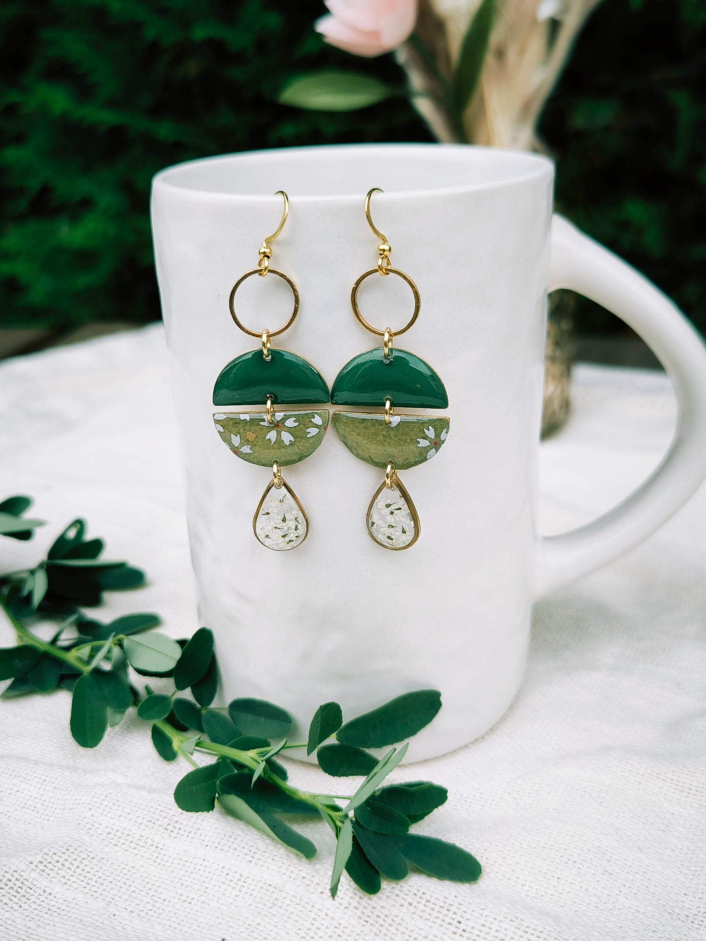 Boucles d'oreilles fleuries résine et émail : Géométrique : verte