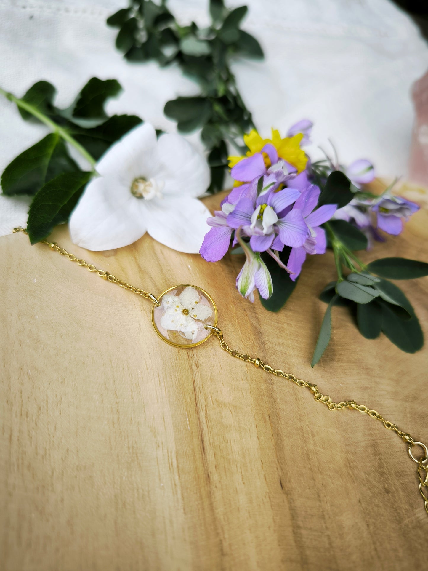 Bracelet médaillon rond : Fleur de prunier