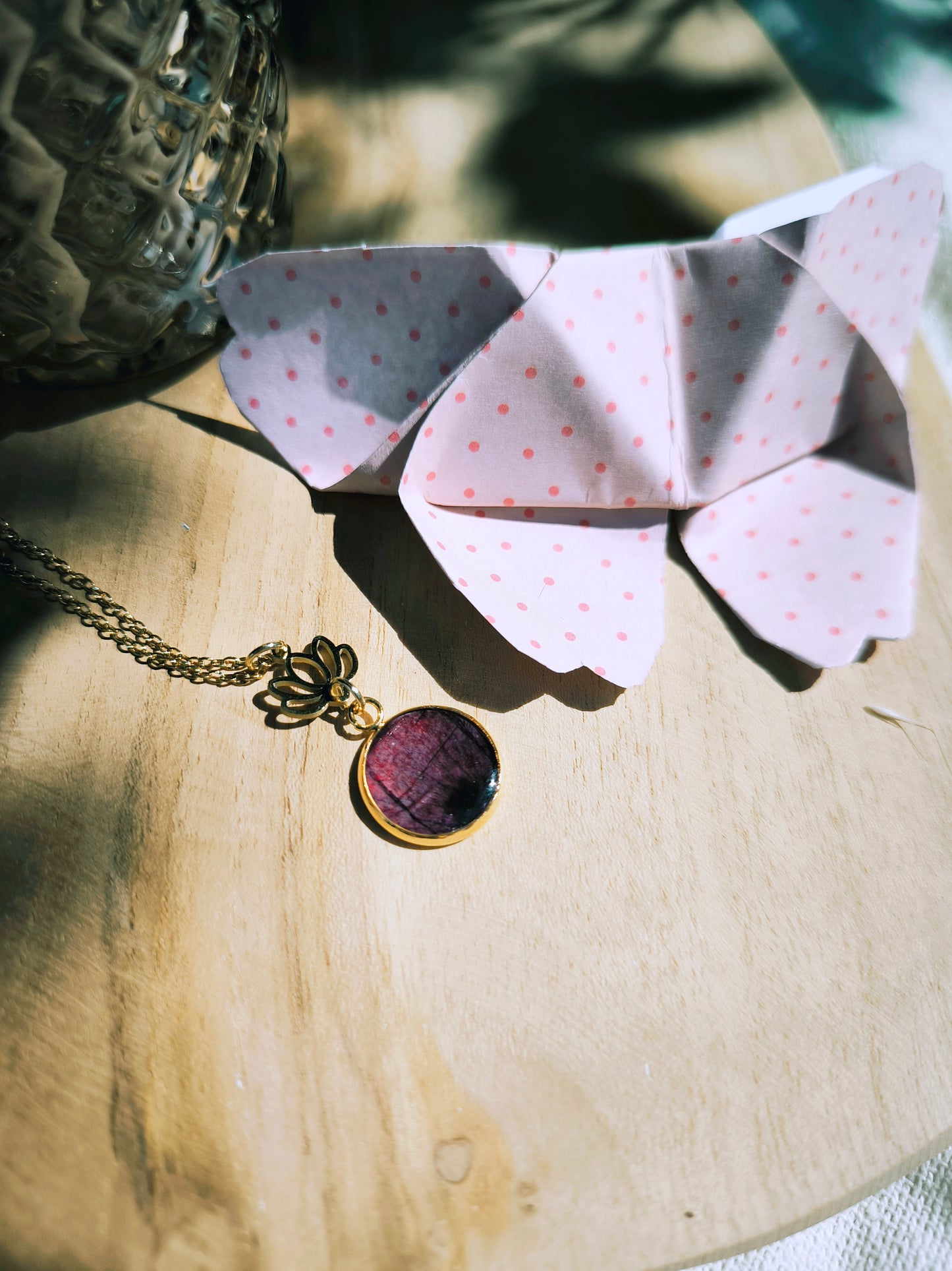 Collier médaillon lotus : Coquelicot