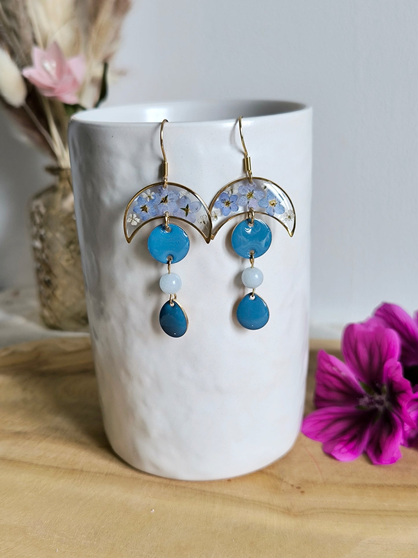 Boucles d'oreilles fleuries résine et émail : Les larmes de la lune