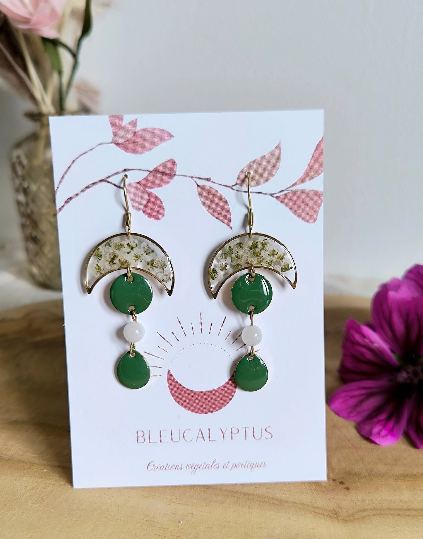 Boucles d'oreilles fleuries résine et émail : Les larmes de la lune