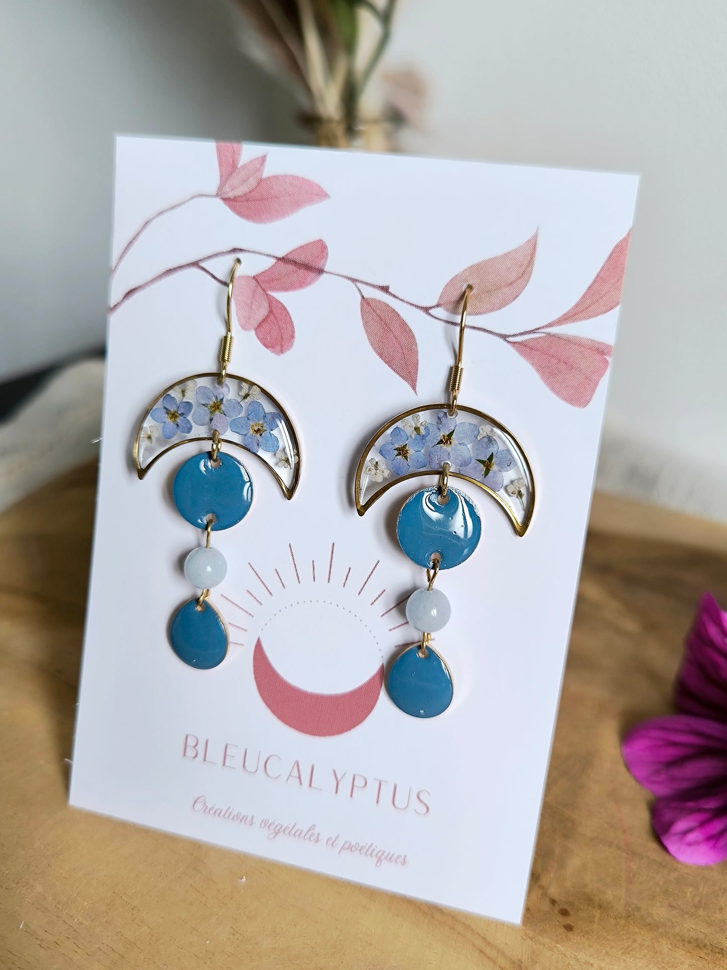 Boucles d'oreilles fleuries résine et émail : Les larmes de la lune