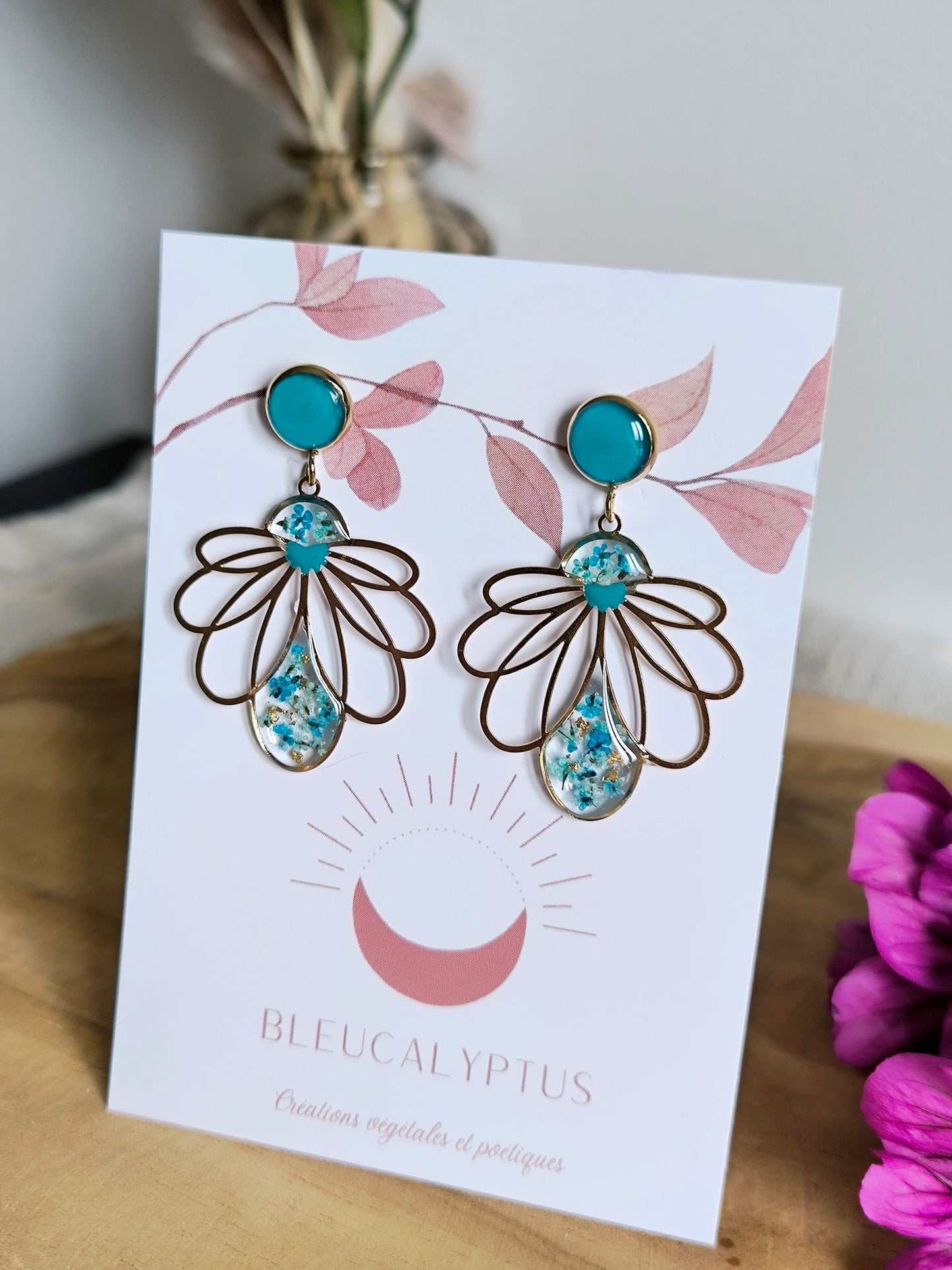 Boucles d'oreilles fleuries résine et émail : Nénuphar