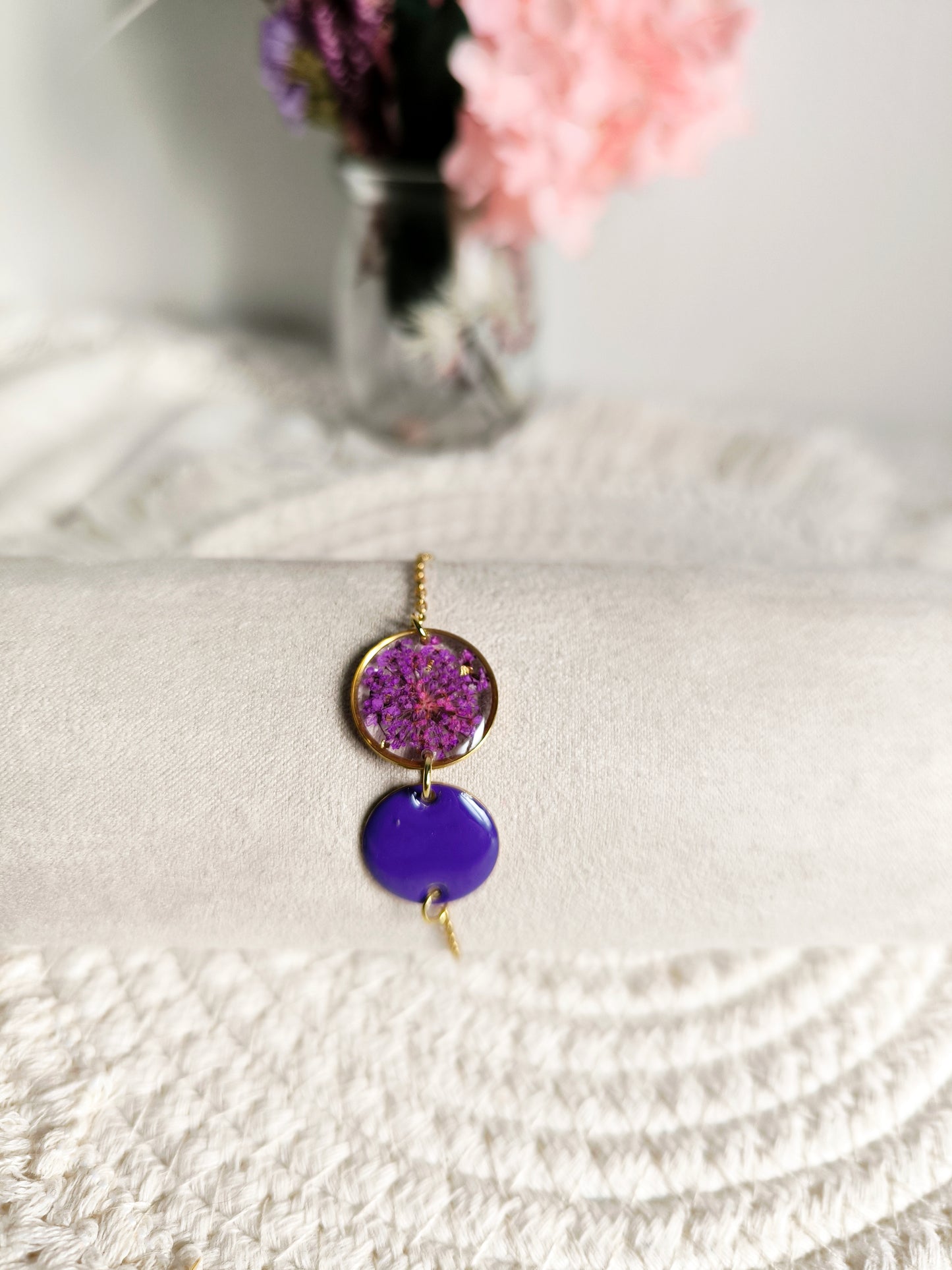 Bracelet fleurs et émail : violet