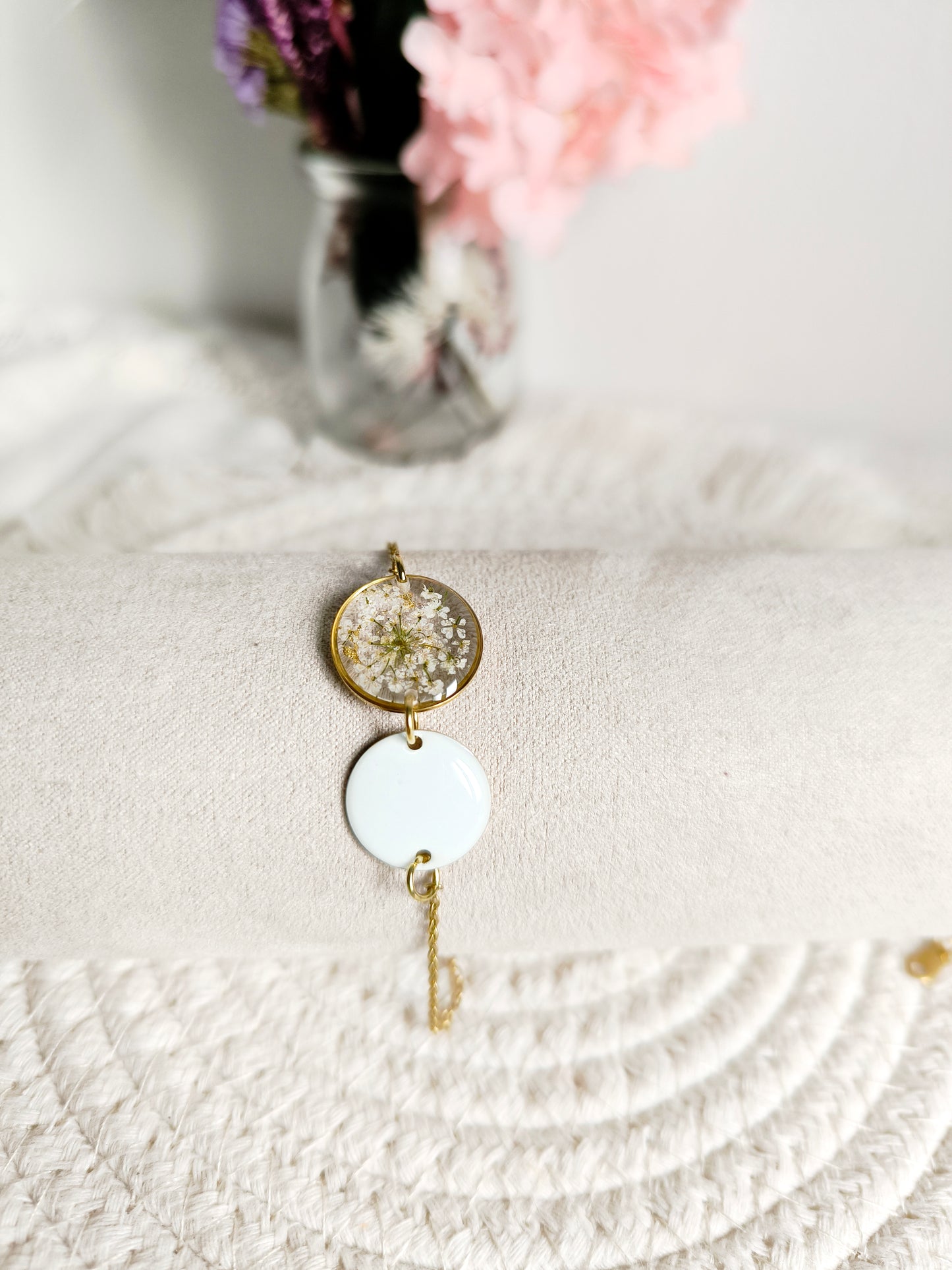 Bracelet fleurs et émail : blanc