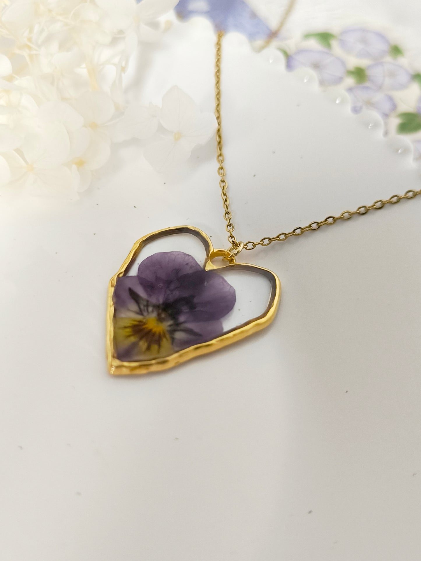 Collier médaillon : Cœur de pensée