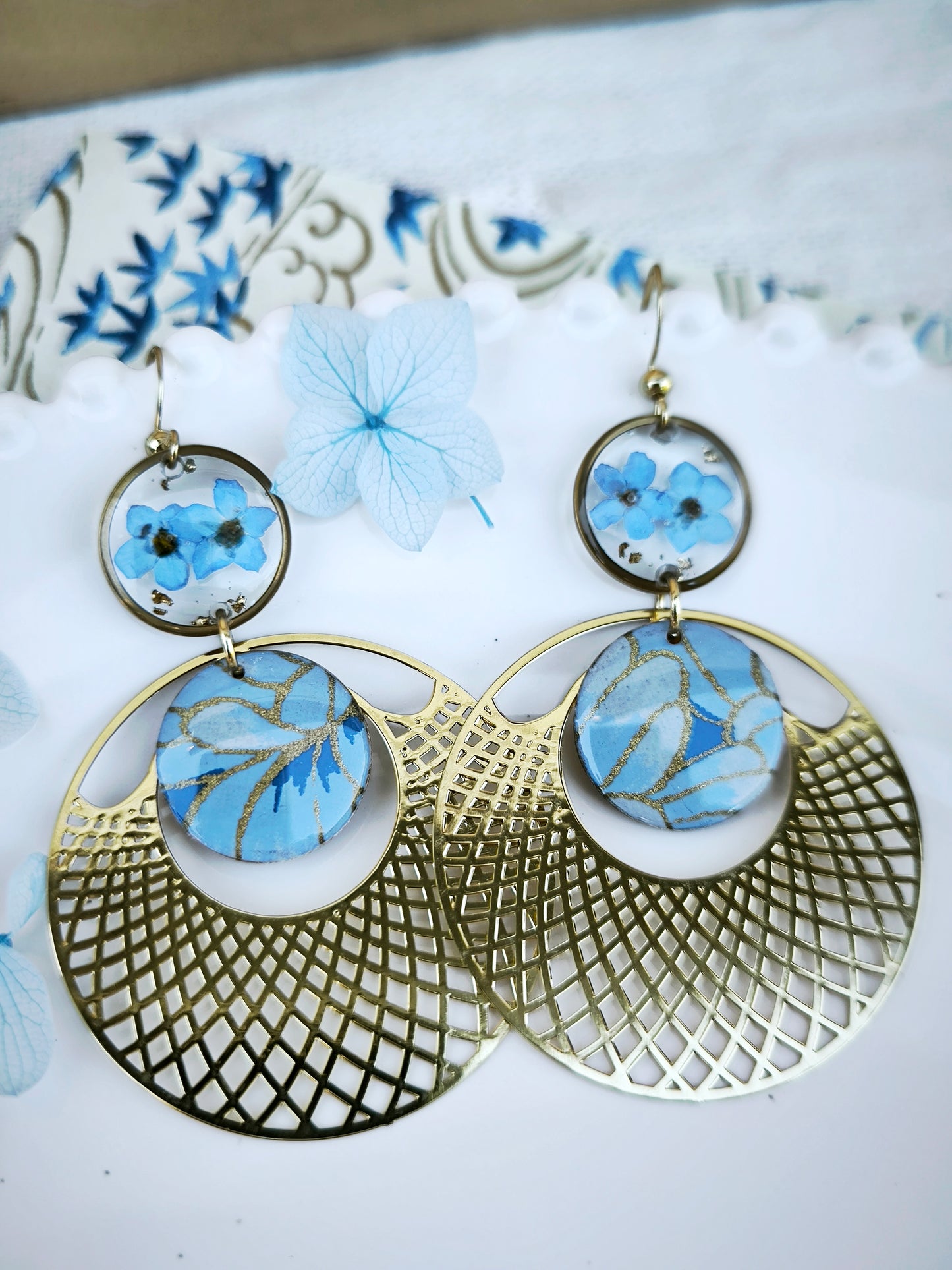 Boucles d’oreilles " Sora " - fleurs naturelles – Myosotis & papier japonais et acier doré