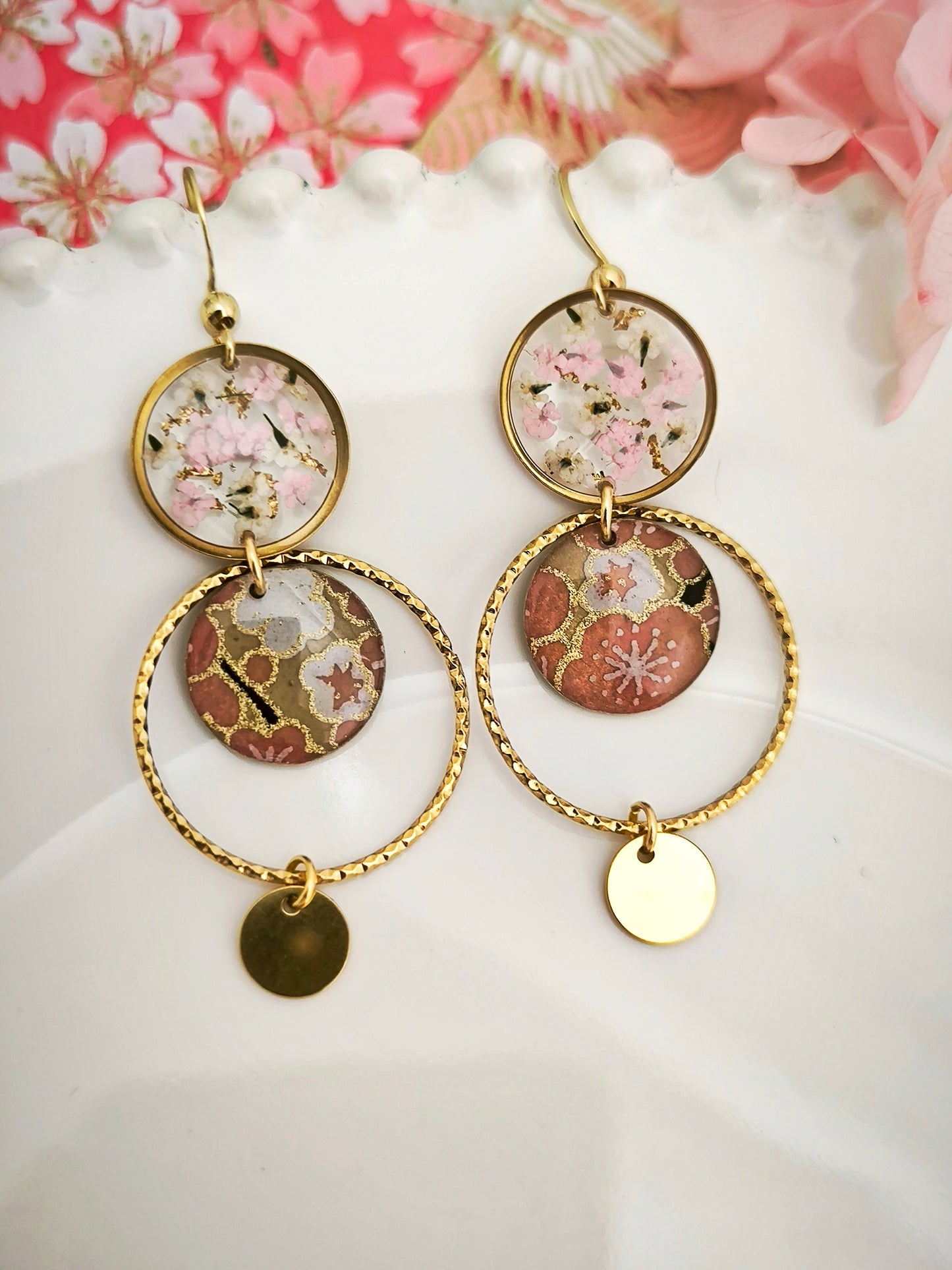 Boucles d’oreilles “Sakura d’Aurore” – Fleurs séchées & papier japonais