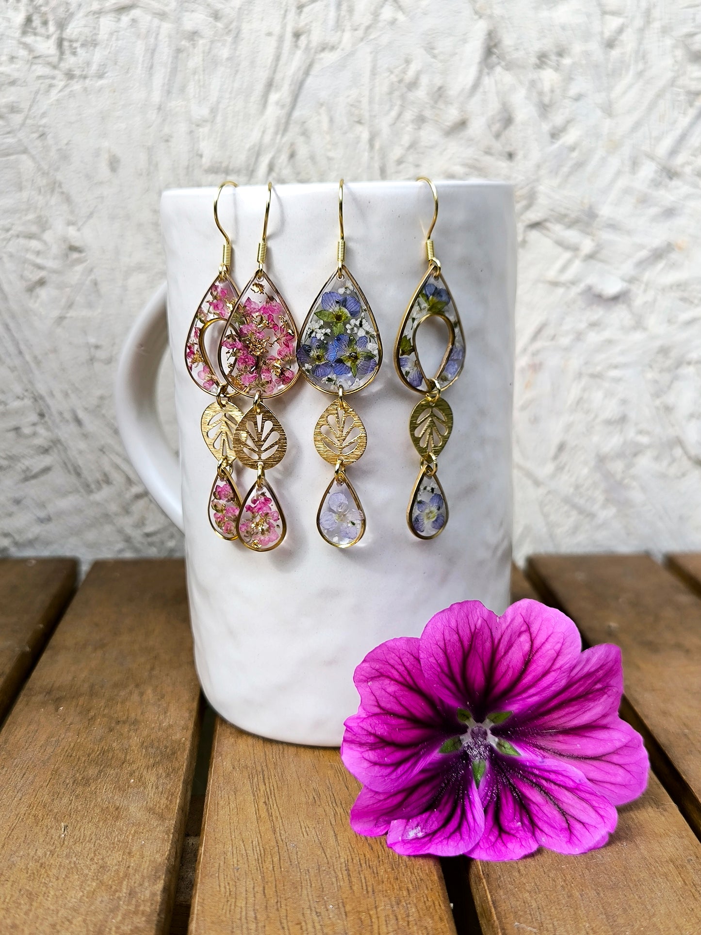 Boucles d'oreilles asymétriques : Gouttes fleuries