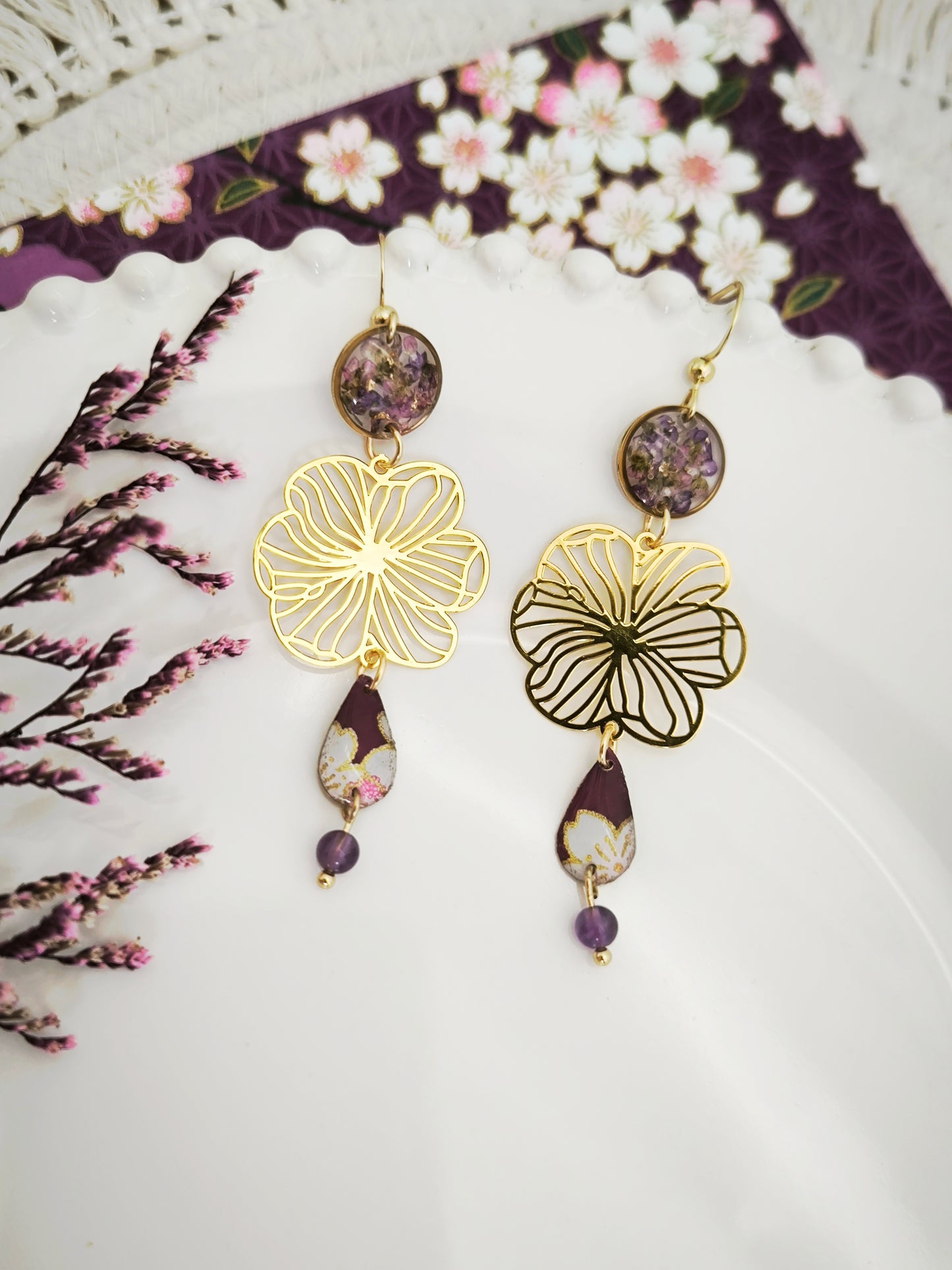 Boucles d’oreilles “Ume Sakura” – Fleur d’alysse, améthyste & papier japonais