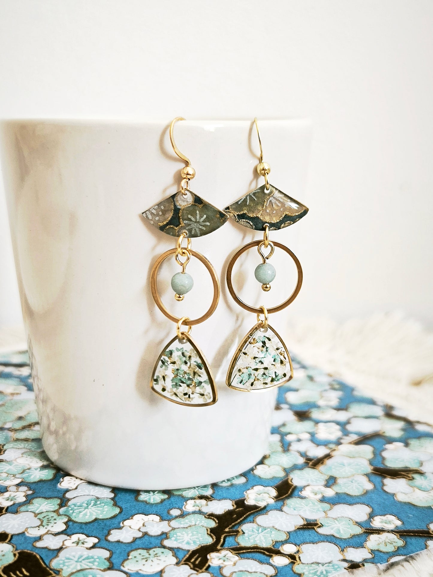 Boucles d’oreilles "Jardin flottant ” – Fleur de carotte, amazonite & papier japonais