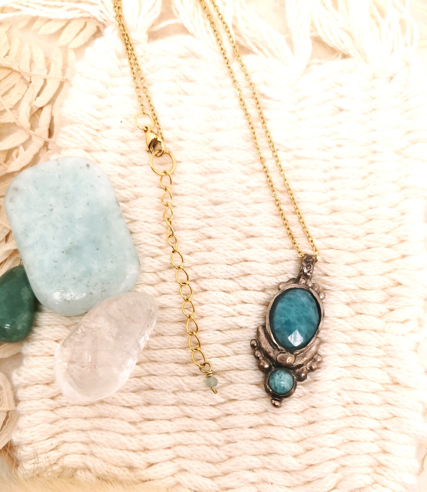 Collier Medée : Bronze massif et Amazonite