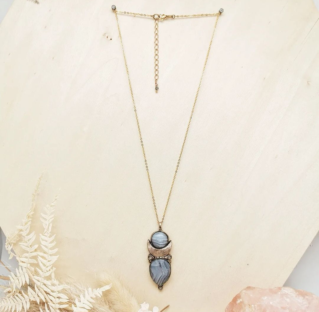 Collier déesse de bronze et agate blue lace
