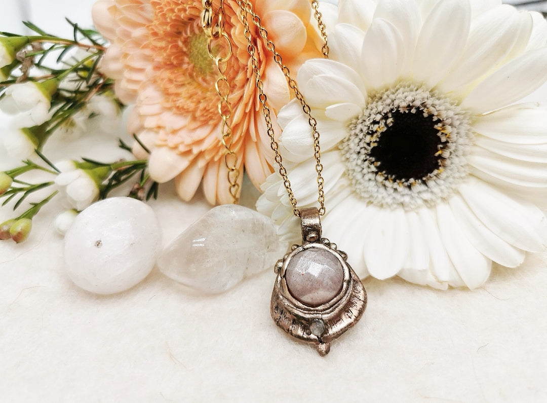 Collier FREYA en bronze et pierre de Lune