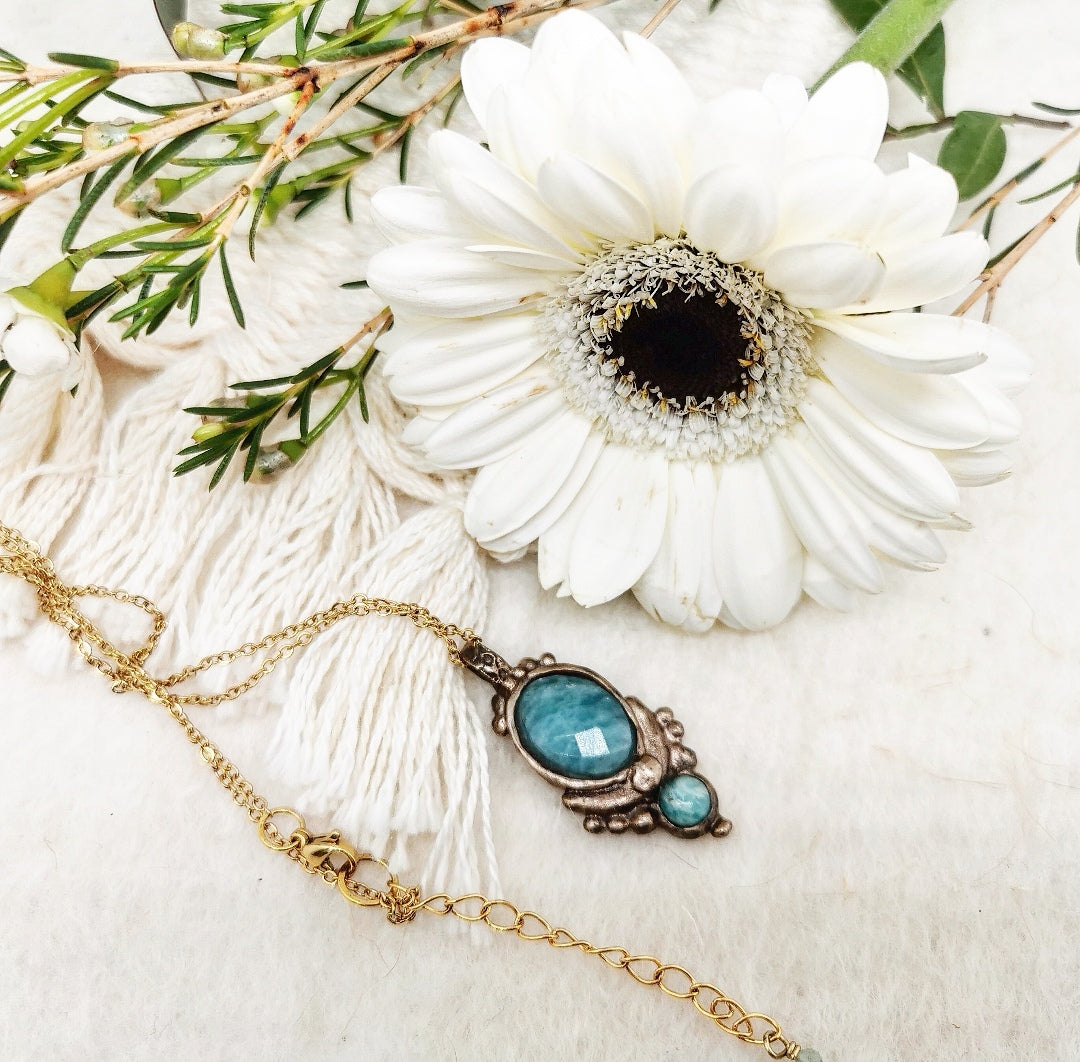 Collier Medée : Bronze massif et Amazonite