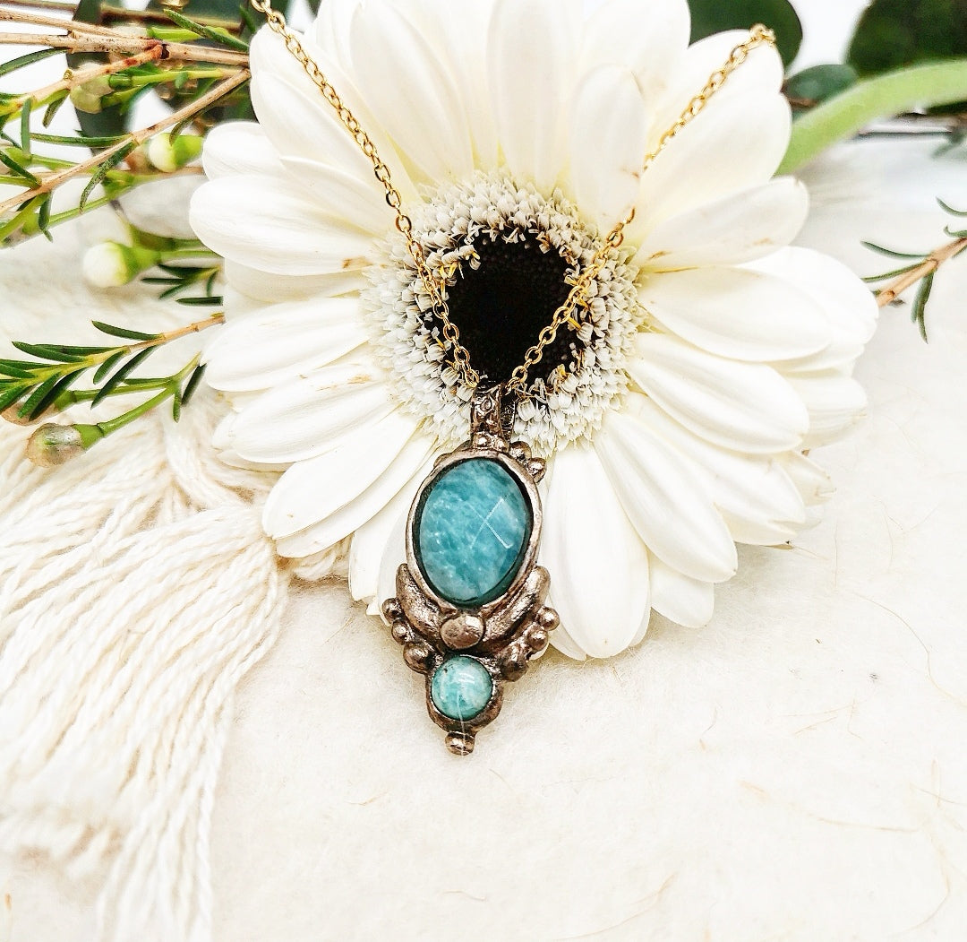 Collier Medée : Bronze massif et Amazonite