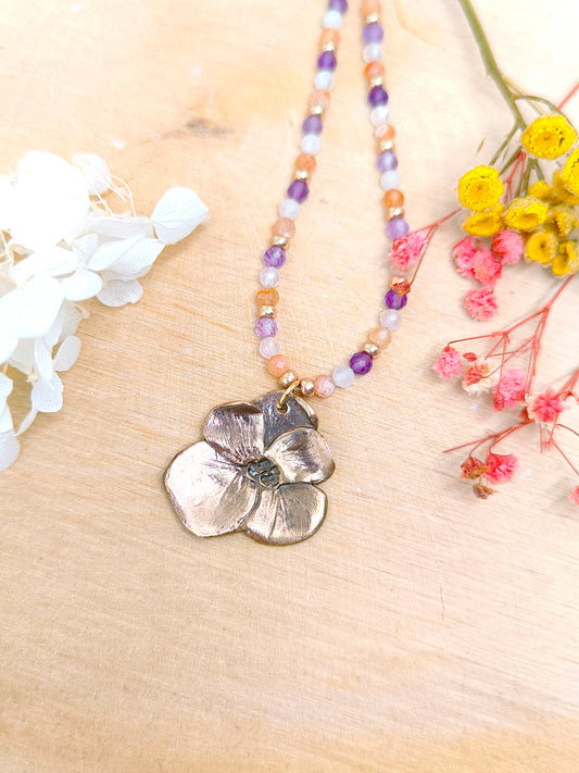 Collier bohème : Fleur de pensée