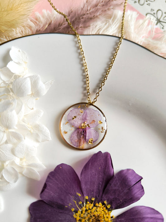 Collier médaillon rond : Violette