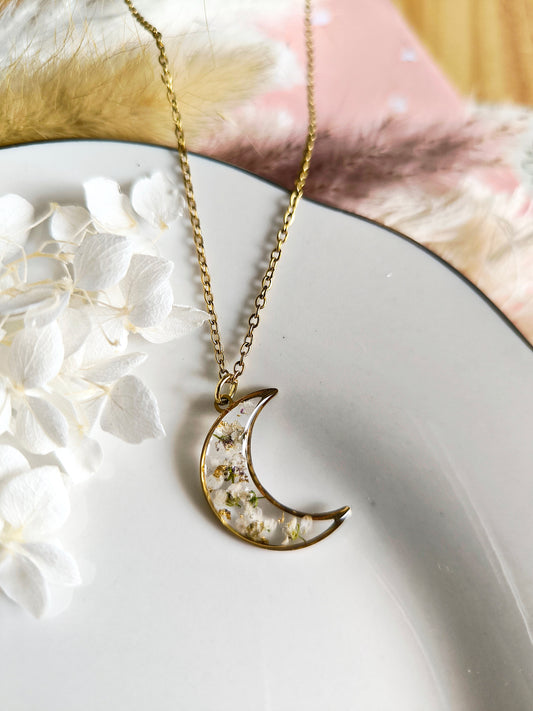 Collier médaillon lune blanche