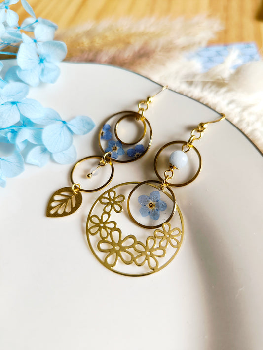 Boucles d'oreilles asymétriques : Myosotis romantique