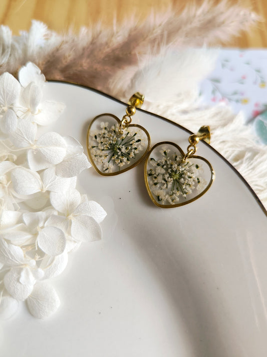 Boucles d'oreilles : Cœur de carotte blanc