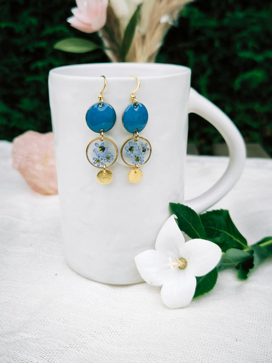 Boucles d'oreilles fleuries résine et émail : Ronde Pop - bleu