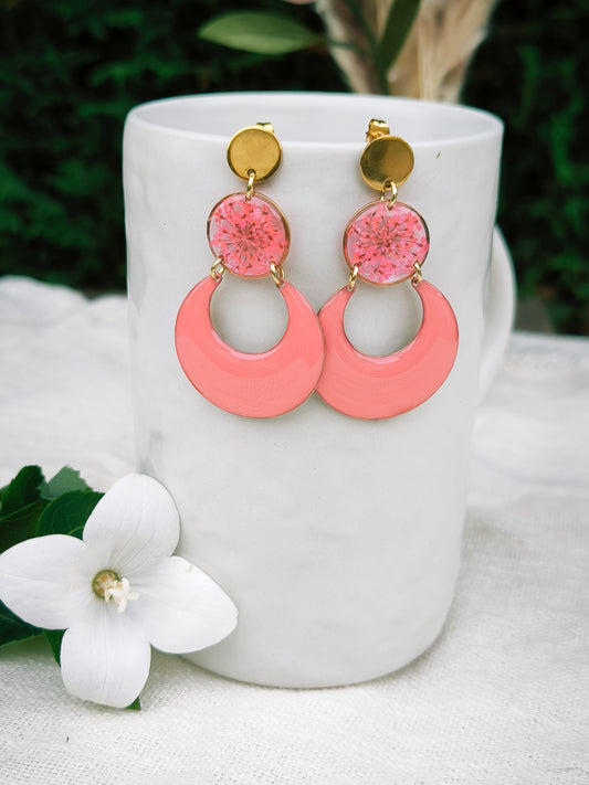 Boucles d'oreilles fleuries résine et émail : Créole rose
