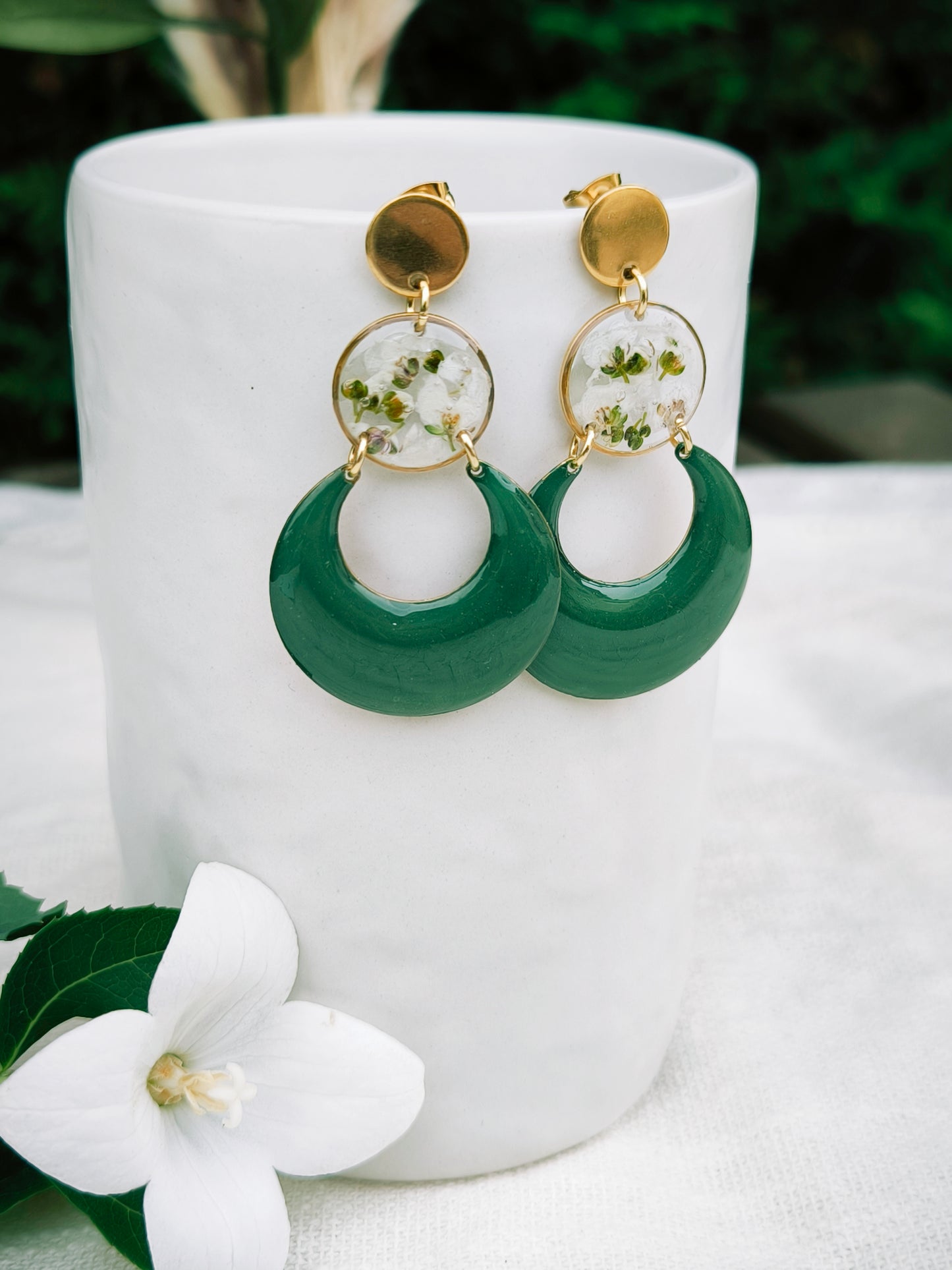 Boucles d'oreilles fleuries résine et émail : Créole verte