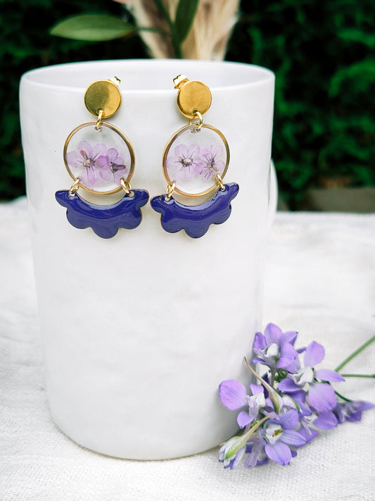 Boucles d'oreilles fleuries résine et émail : Créole florale - violette