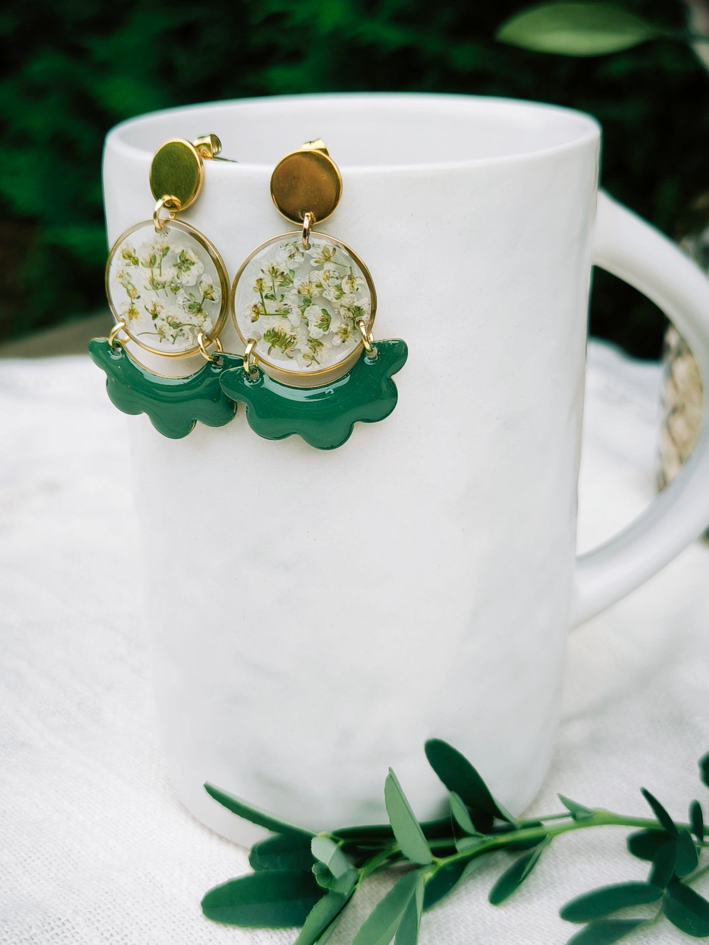 Boucles d'oreilles fleuries résine et émail : Créole florale - verte