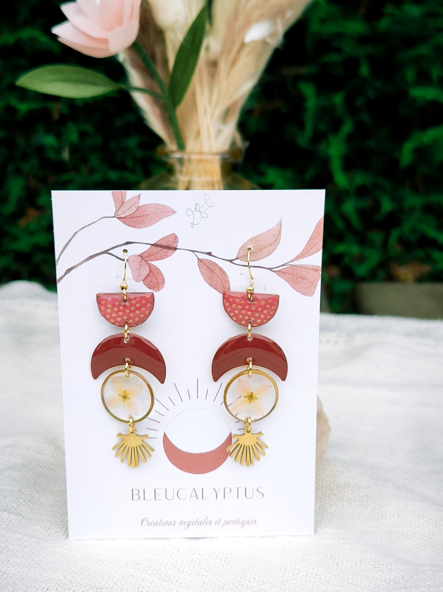 Boucles d'oreilles fleuries résine et émail : Croissant de lune : rouge