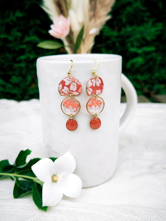 Boucles d'oreilles fleuries résine et émail : Médusa : Rouge