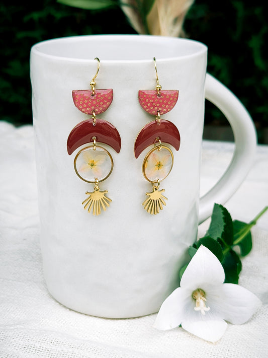 Boucles d'oreilles fleuries résine et émail : Croissant de lune : rouge