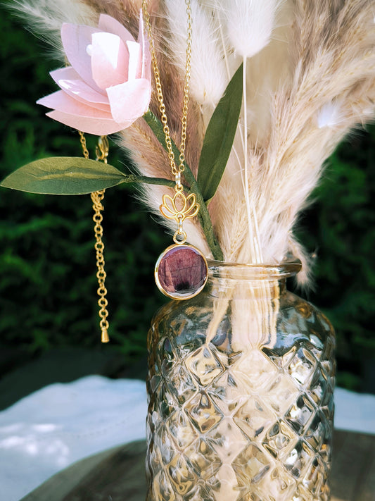 Collier médaillon lotus : Coquelicot
