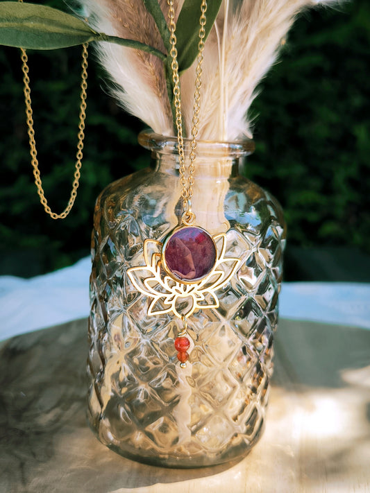 Collier médaillon lotus : Grand sautoir Coquelicot