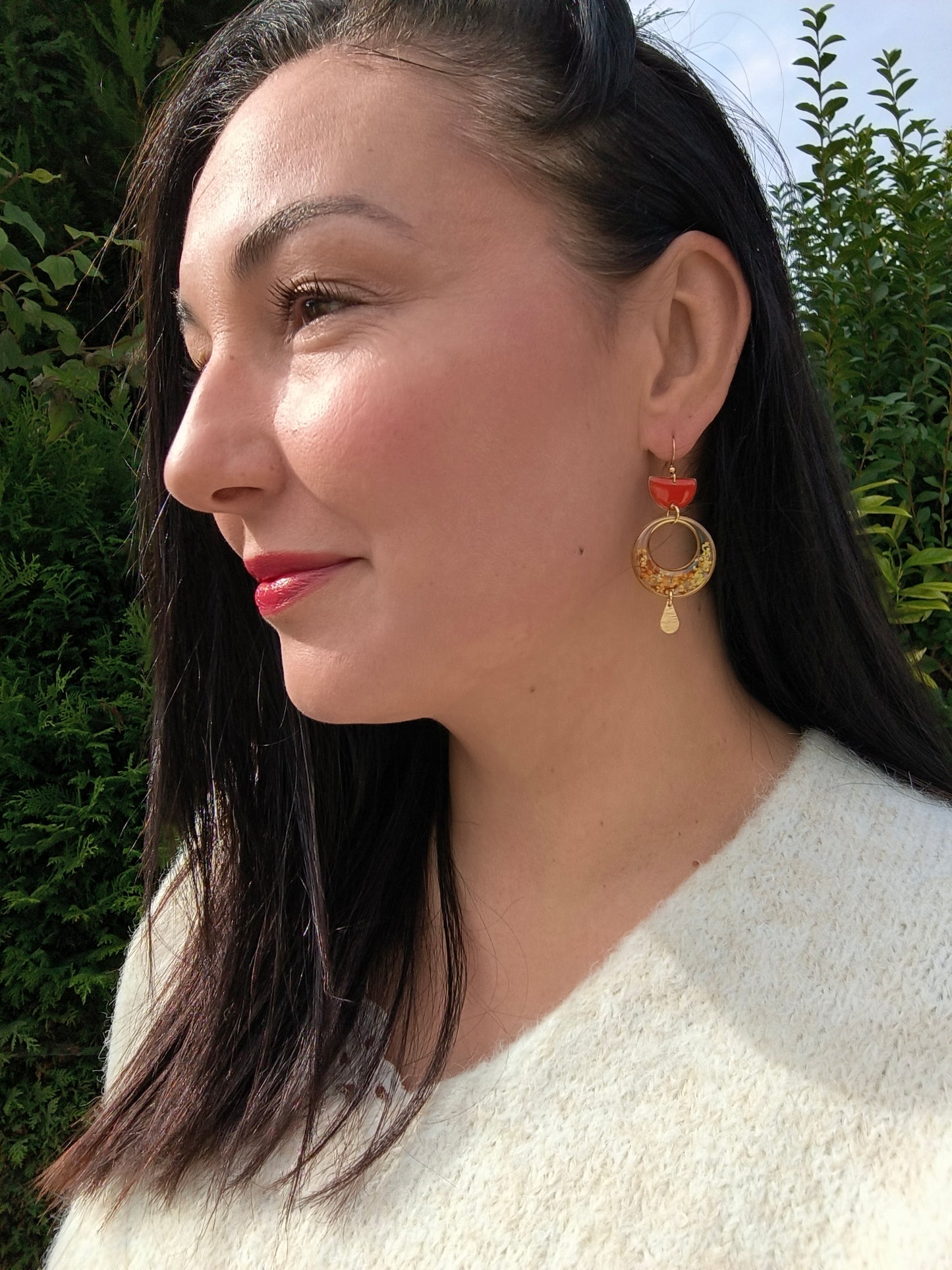 Boucles d'oreilles fleuries résine et émail : Lanterne - orange et jaune
