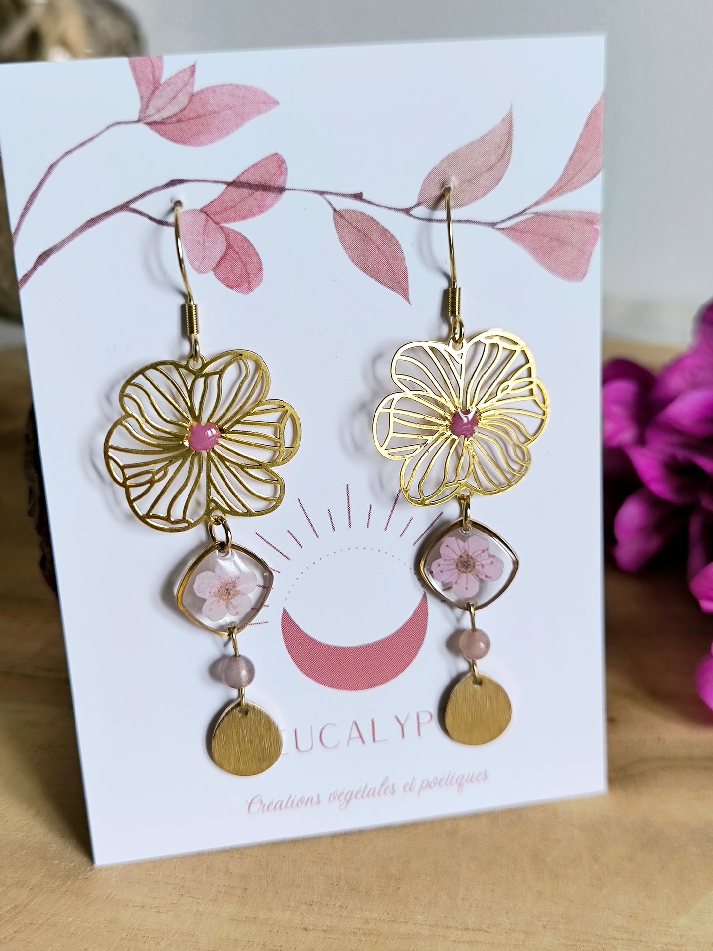 Boucles d'oreilles fleuries résine et émail : L'orchidée rose