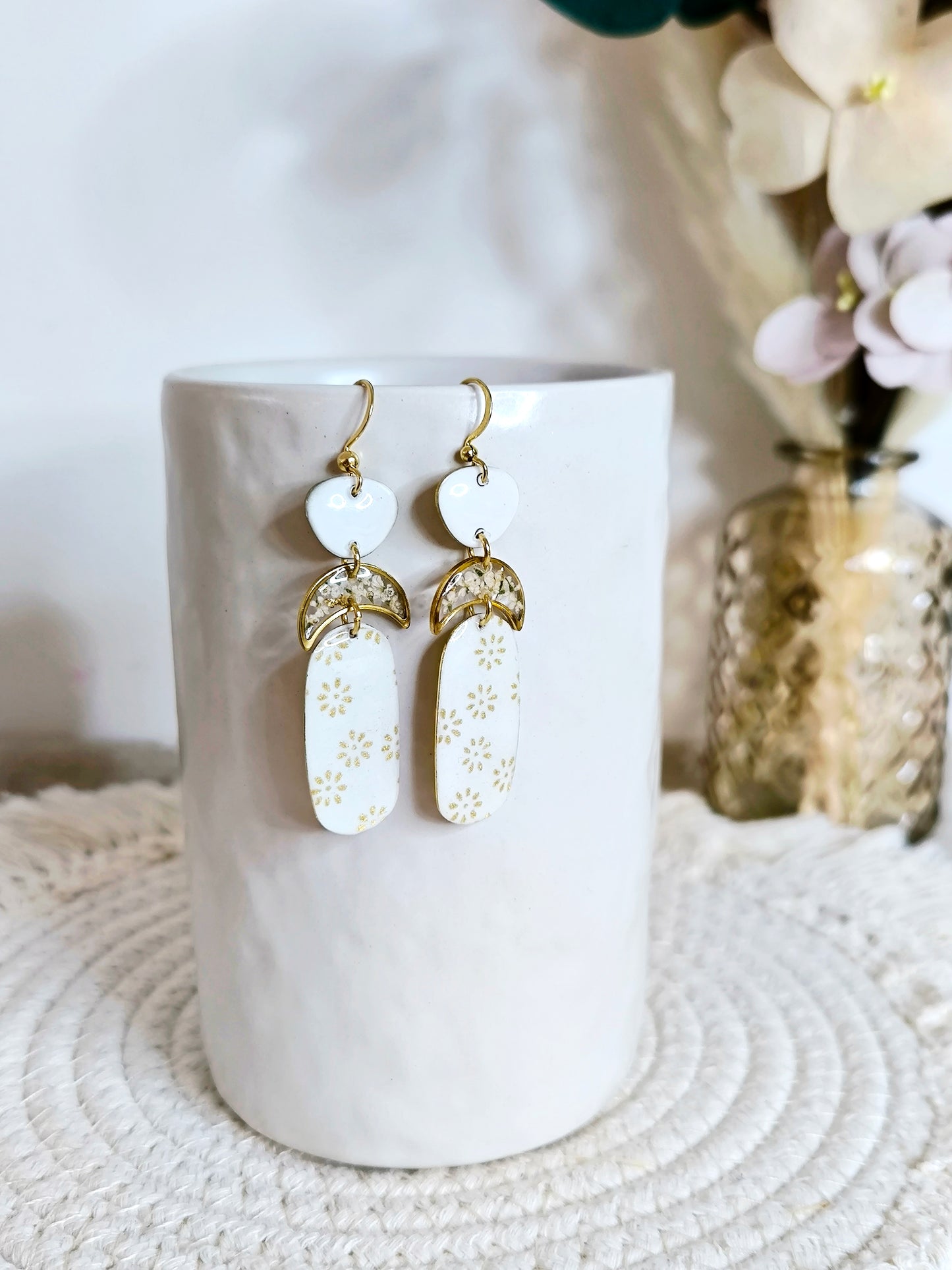 Boucles d'oreilles fleuries résine et émail : Marguerite